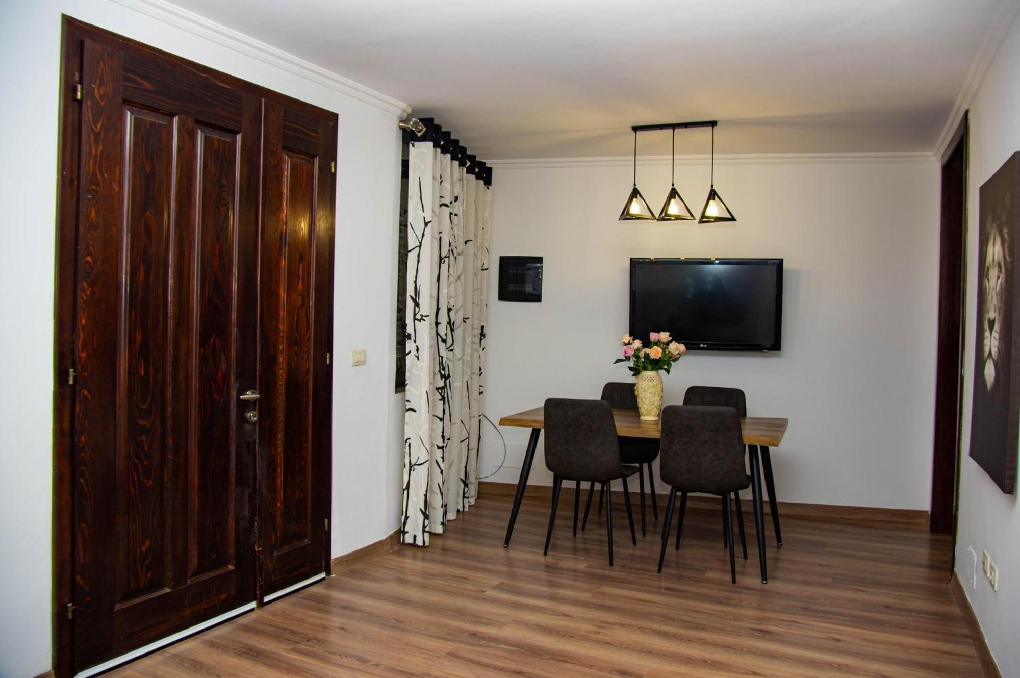 Lucas Central Relaxing House Tirana Bagian luar foto